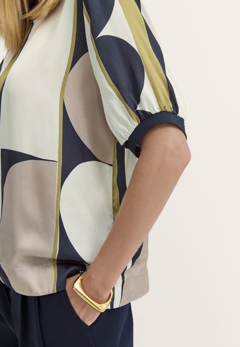Bugatti Damen Bluse kurzarm mit grafischem Print aus 100% Viskose - Image 4