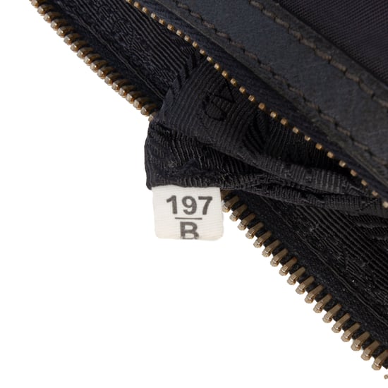 Tweedehands Saffiano Afgewerkte Tessuto Zip Top Schoudertas - Image 6