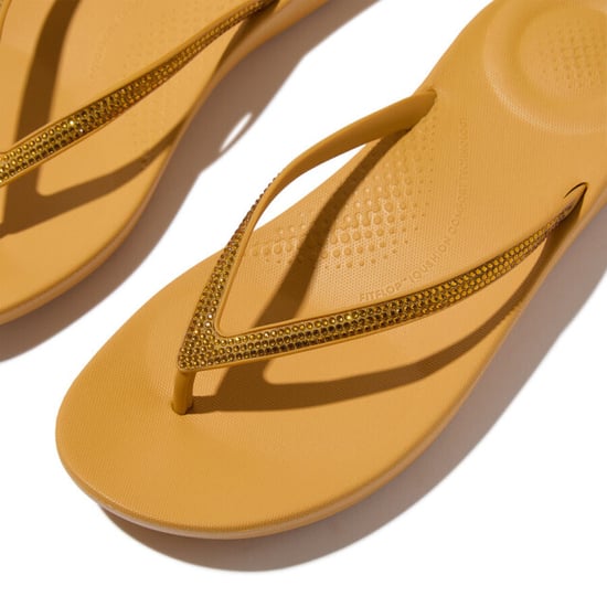 FitFlop Fitflop™ iqushion sparkle slippers – turmeric | lichtgewicht ergonomische teenslippers dames - Image 4