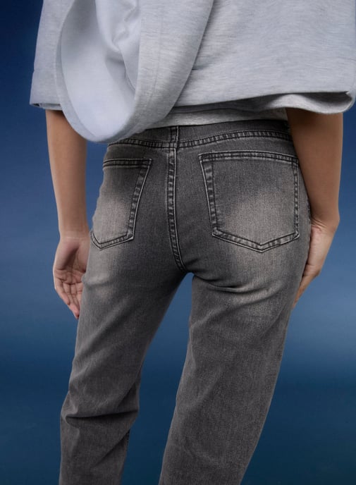 Washed Relaxed Fit High Waist Jeans - Image 2