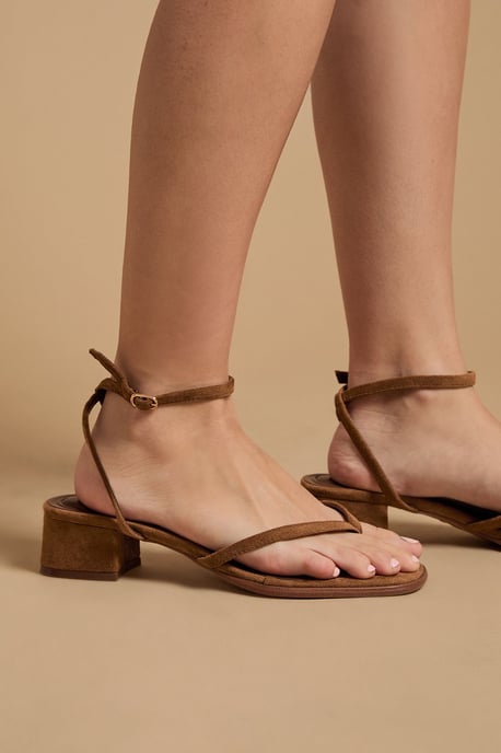 Warda Toe Post Low Block Heel Sandals - Image 3