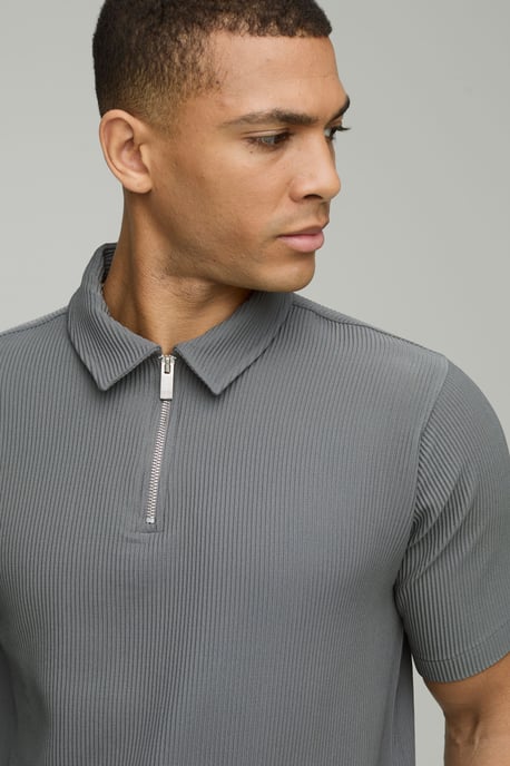 Regular Fit Pleated Short Sleeve Zip Neck Polo - Image 3