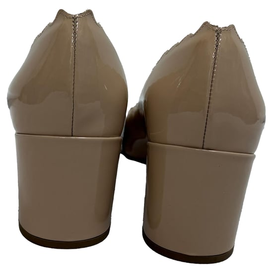 Chloé Lauren Scalloped Pumps in Beige Patent Leather - Image 4