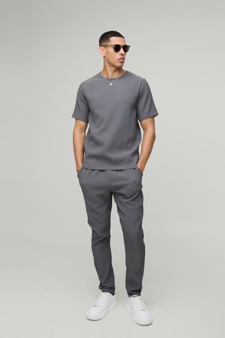 Regular Fit Pleated T-Shirt and Slim Tapered Jogger Set - Image 1