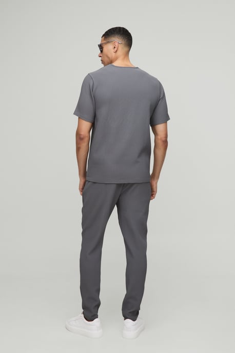 Regular Fit Pleated T-Shirt and Slim Tapered Jogger Set - Image 2