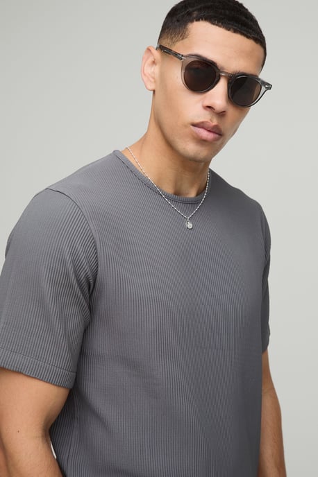 Regular Fit Pleated T-Shirt and Slim Tapered Jogger Set - Image 3