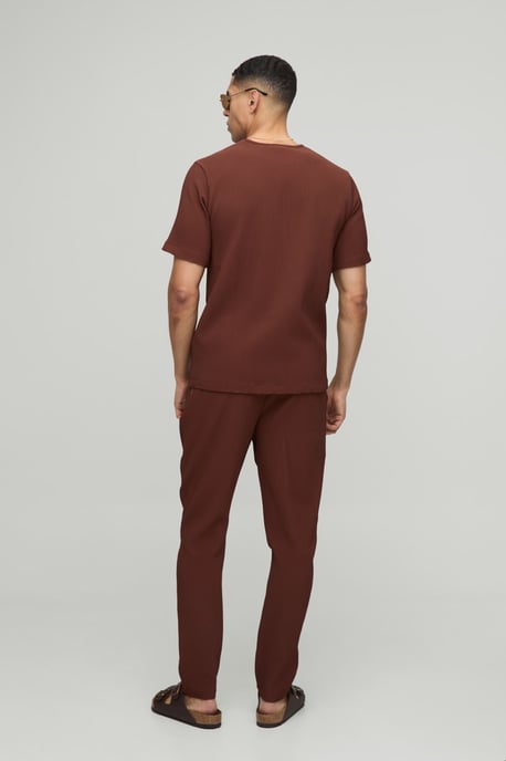 Regular Fit Pleated T-Shirt and Slim Tapered Jogger Set - Image 2