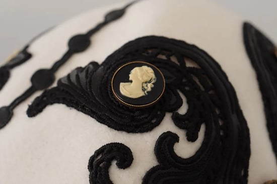 Dolce & Gabbana Witte Zwarte Wol Geborduurde Camee Broche Hoed - Image 5