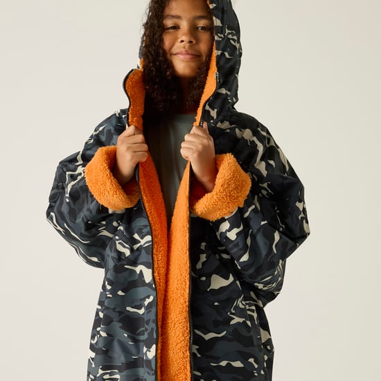 Regatta Kids Changing Robe Oversized Sonic Zip Fastening - Image 4