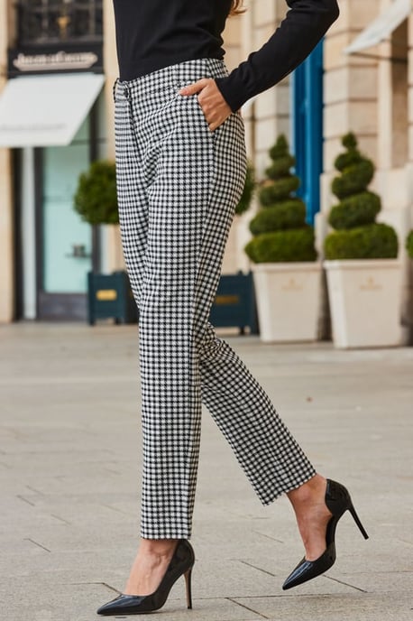 Black & White Houndstooth Print Tapered Leg Trousers - Image 3