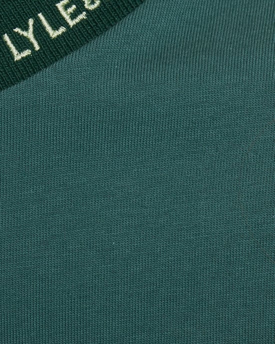 T-shirt med spetsig krage och logga - Image 6