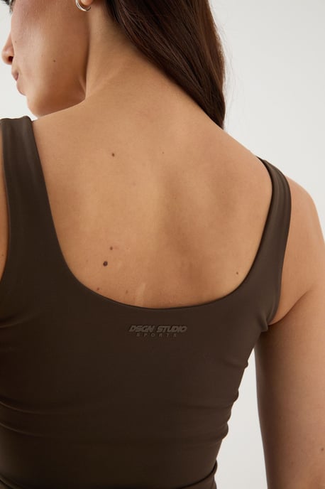 DSGN Studio Sculpt Longline Plunge Sports Bra - Image 4