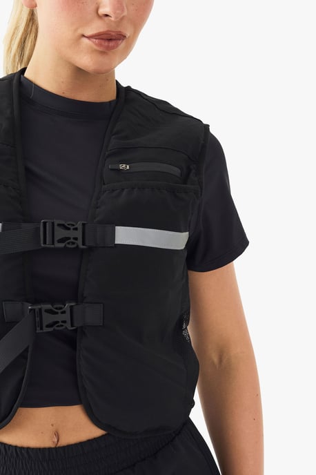 DSGN Studio Sport Hydration Vest - Image 4