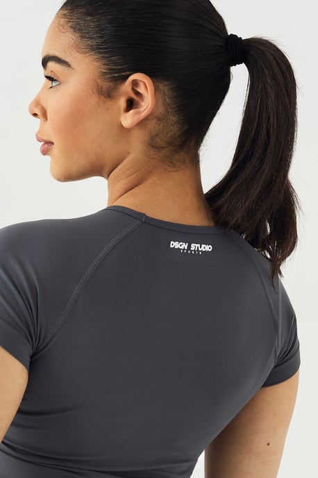 DSGN Studio Sport Contour Seamless Ruched Short Sleeve Top - Image 4