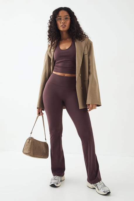 DSGN Studio Petite High Waist Sculpt Yoga Flared Legging - Image 4