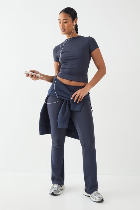 DSGN Studio Sculpt Ruched Side Flared Legging - Image 3