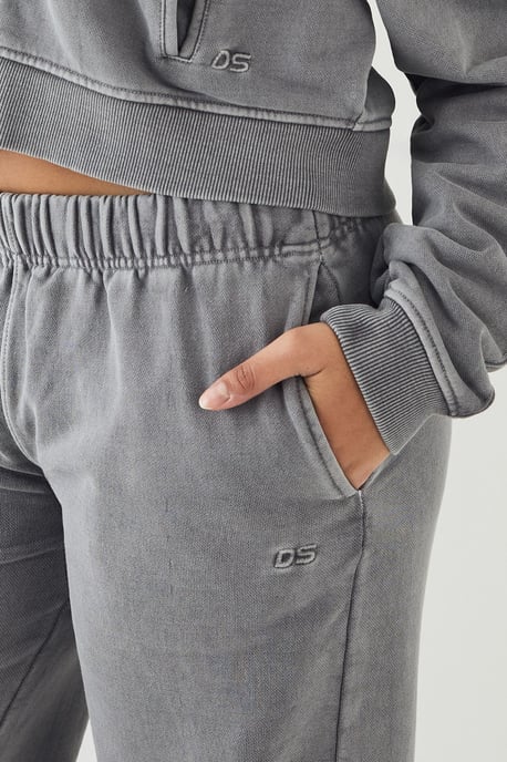 DSGN Studio Premium Heavyweight Washed Cuffed Jogger - Image 4