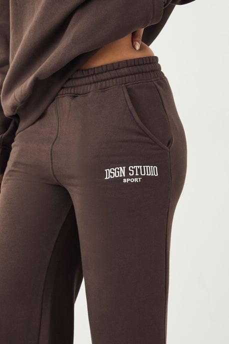 Petite DSGN Studio Applique Straight Leg Jogger - Image 4