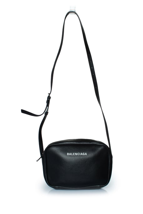 Balenciaga, Mellanstor vardaglig kameraväska i svart - Image 2