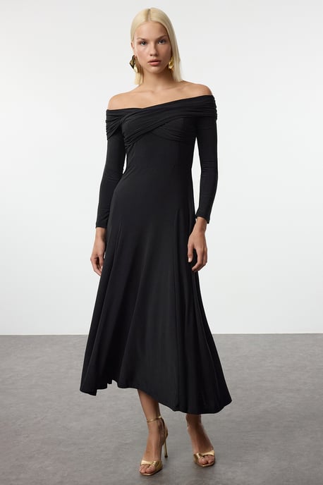 Rechte, mouwloze cocktailjurk voor dames, midi-lengte, aansluitend model. - Image 1