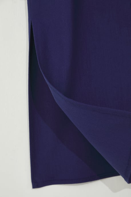Marineblauwe, rechte, mouwloze midi-jurk voor dames, geschikt voor dagelijks gebruik. - Image 4
