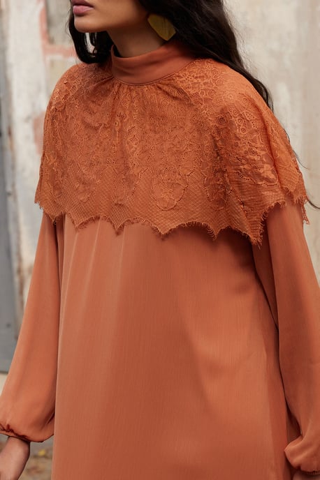 Beige rak maxiklänning med lång ärm och stilren/nattlig hijabklänning för kvinnor - Image 3