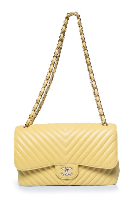 Chanel, Jumbo gul chevronväska med lammskinnslock - Image 4