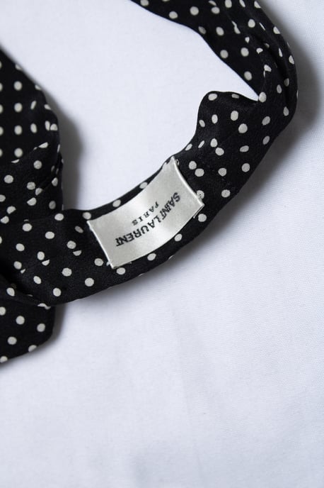 Saint Laurent, smal svart prickig sidenhalsduk - Image 2