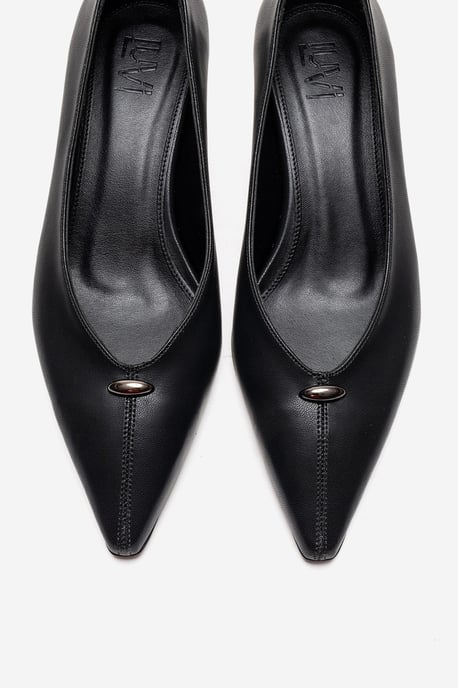 Versay Spetsig Tå Kitten Heel Pump - Image 2