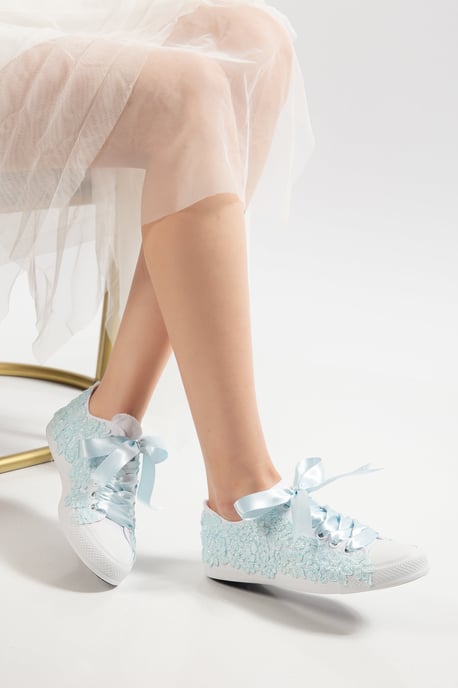 Azure Kant Bloem Bruids Sneaker - Image 4