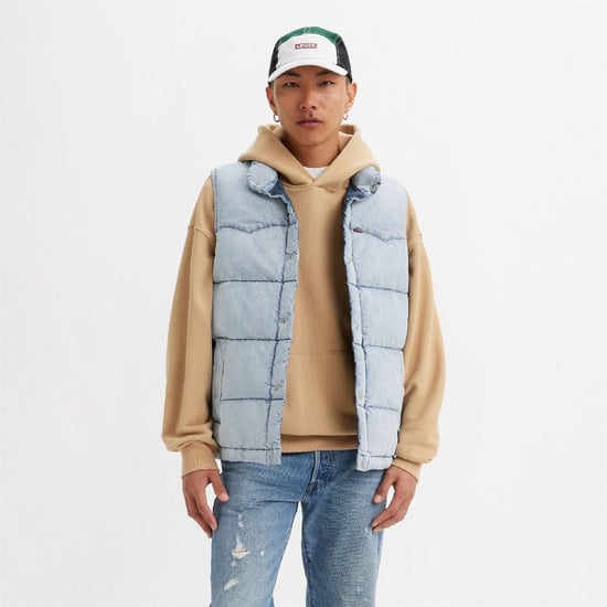 Men's Levis Western Snap Button Puffer Gilet with Pockets in Marion - Image 2