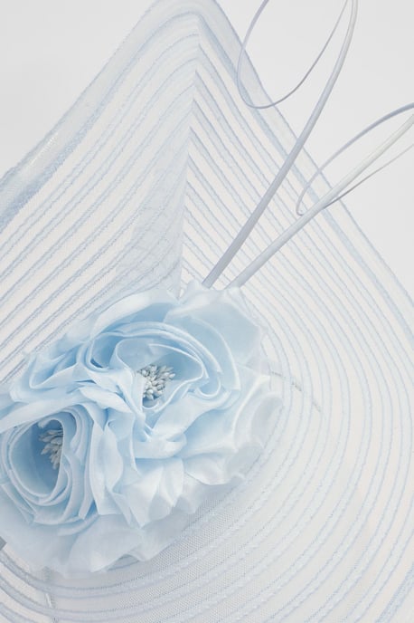 Asymmetric Disk Flower Detailed Fascinator - Image 3