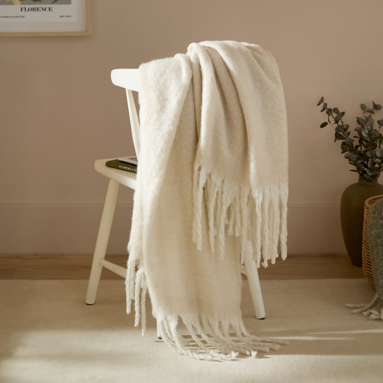 Furn Cozy Woven Tasselled Throw, Ecru - Image 1