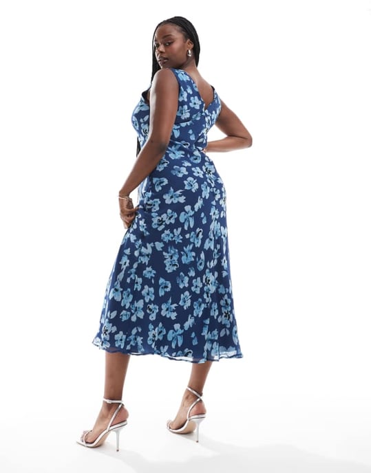ASOS DESIGN Curve V neck midi dress with ruched bust detail in blue floral - Image 4