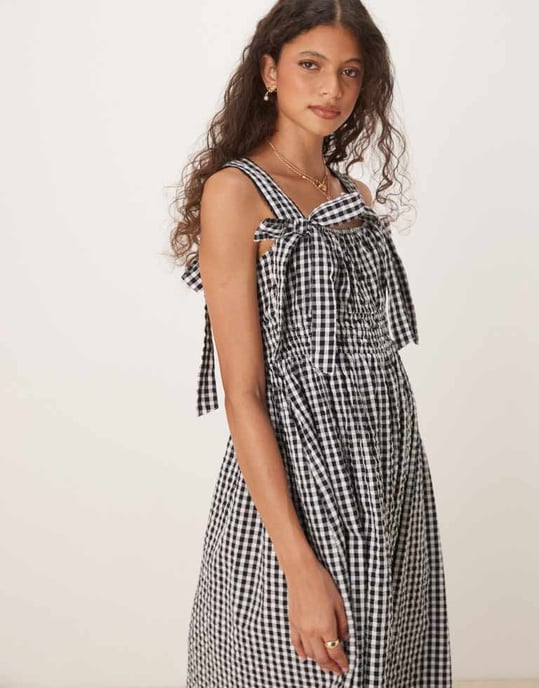 Nobody's Child Dallas bow detail midi dress in micro mono gingham - Image 4