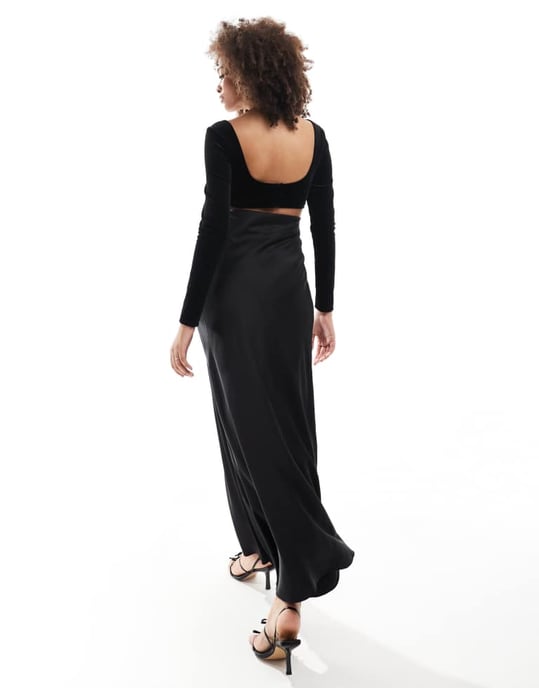 Forever New velvet satin maxi dress in black - Image 4