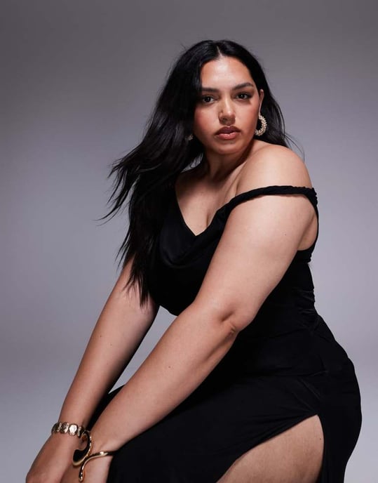 ASOS DESIGN Curve twist shoulder with lace up back maxi dress in black - Image 4