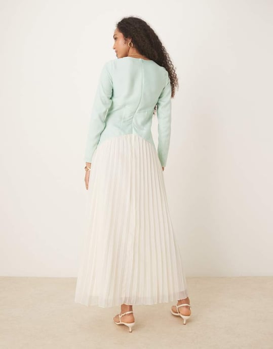 ASOS DESIGN colour block dropped waist pleated skirt maxi dress in green and cream - Image 2