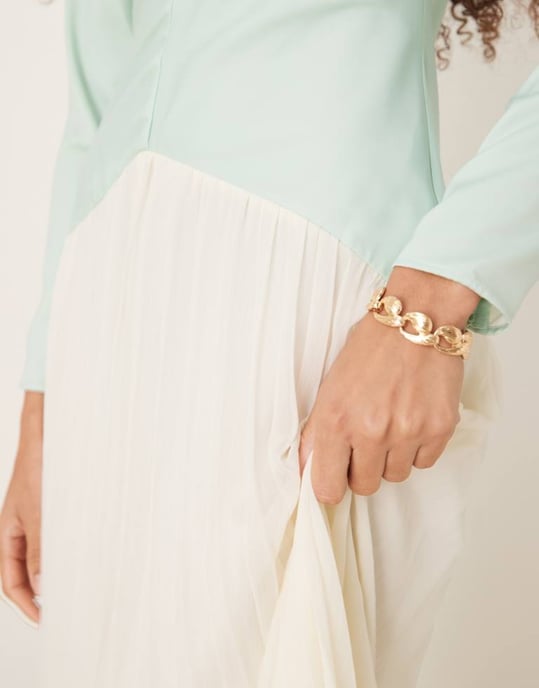 ASOS DESIGN colour block dropped waist pleated skirt maxi dress in green and cream - Image 4