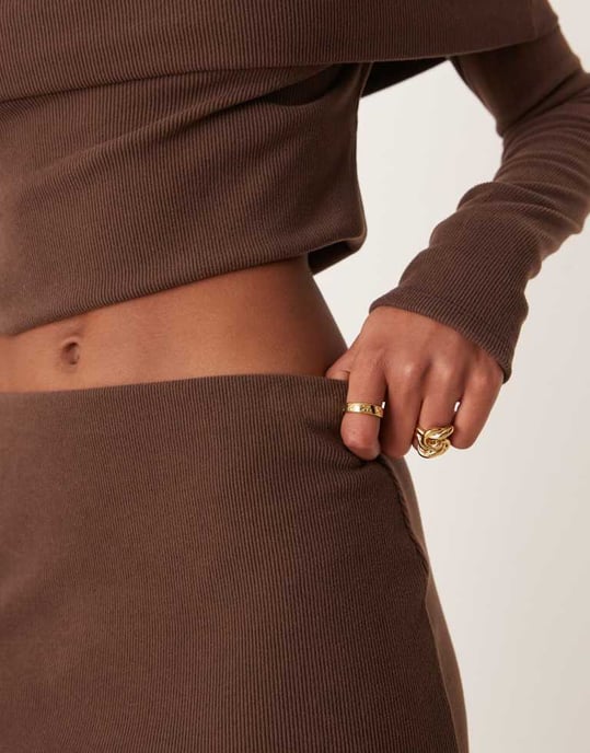Miss Selfridge maxi skirt in chocolate - Image 3