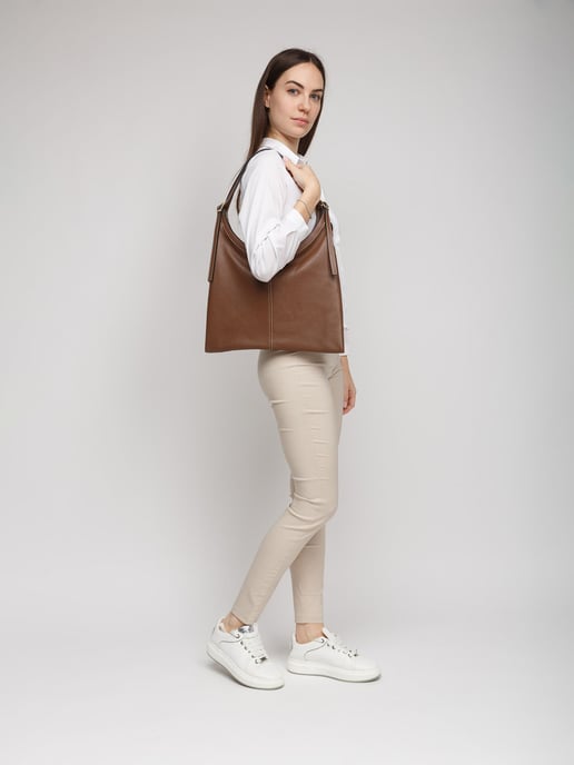 Giulia Monti Schoudertas Bruin - Image 5