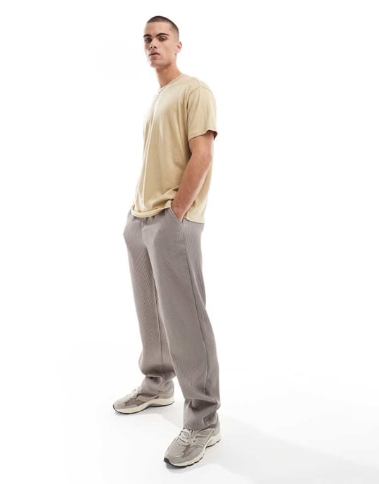 Tommy Jeans chest linear logo t-shirt in tan - Image 3