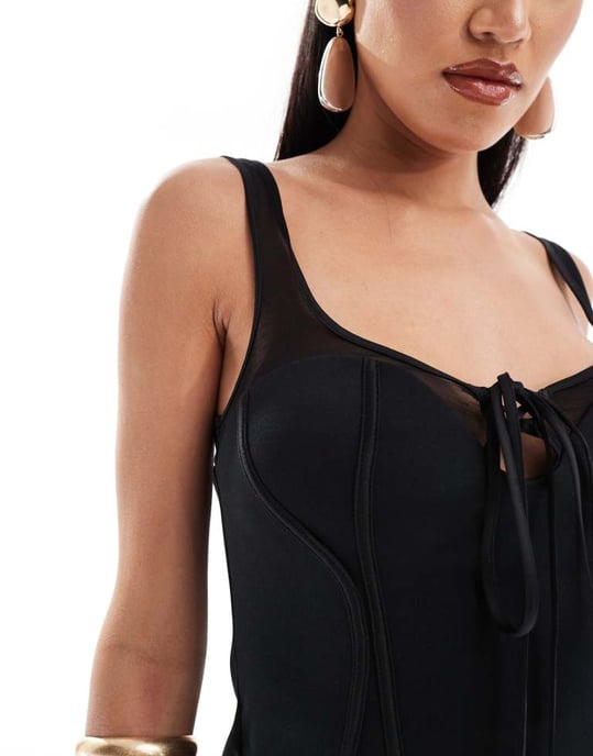 ASOS DESIGN midi klänning med genomskinliga kupor och snörning i svart - Image 3