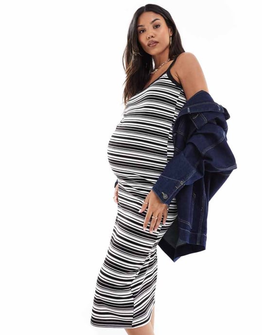 Mamalicious Gravid jersey midi klänning i mono rand - Image 3