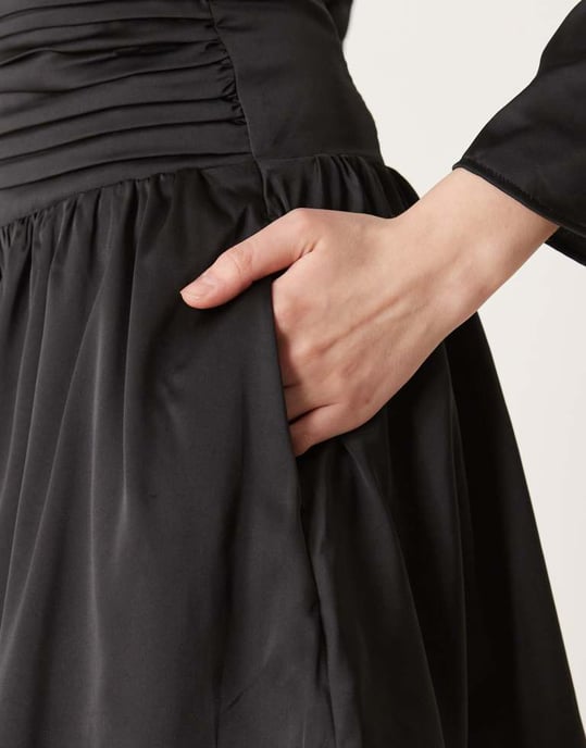 Abercrombie & Fitch långärmad miniklänning i satin med drop waist i svart - Image 3