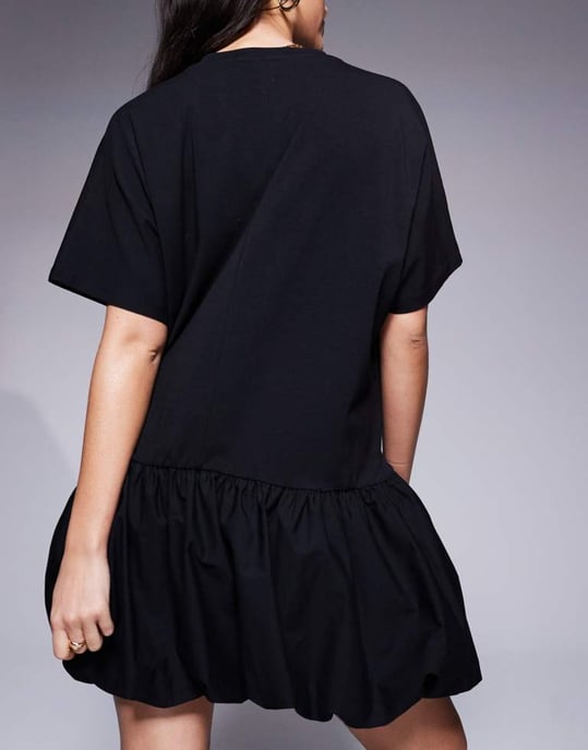 ASOS DESIGN t-shirtklänning med nedhasad fåll och puffärmar i svart - Image 4