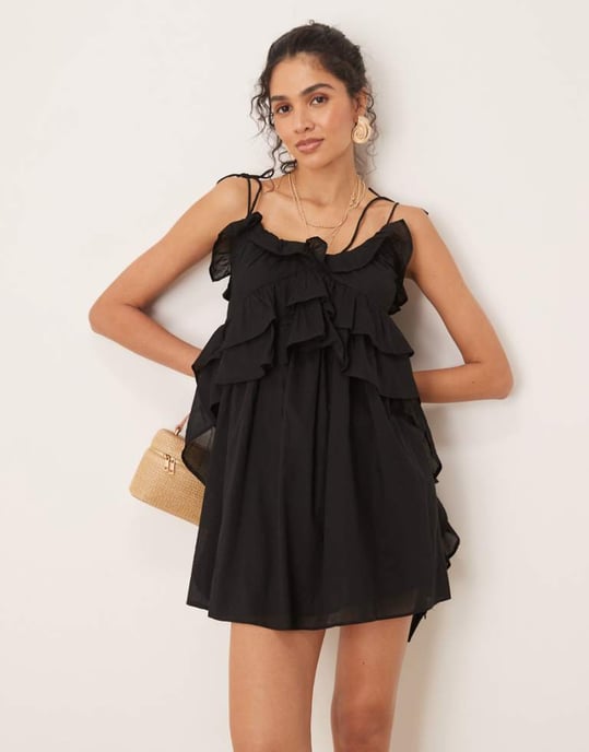 ASOS DESIGN mini-klänning med rundad halsringning och volanger samt knytband i svart - Image 1