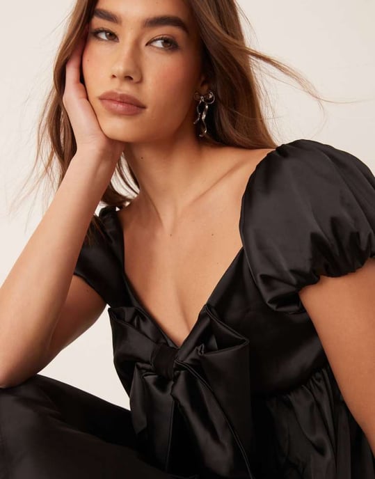 ASOS DESIGN satin oversized snörkjol baby doll-klänning i svart - Image 4