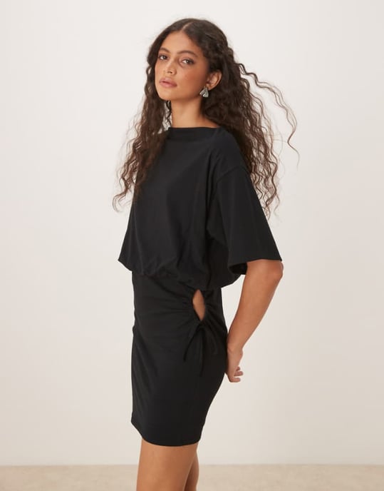 ASOS DESIGN slouchy t-shirt mini klänning med ruchdetalj i svart - Image 1