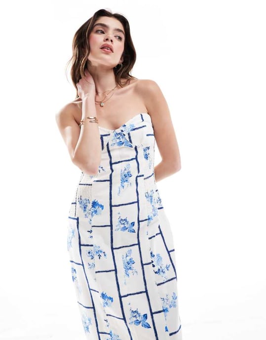 ASOS DESIGN twill bandeau midiklänning i blå blommig kakeltryck - Image 2